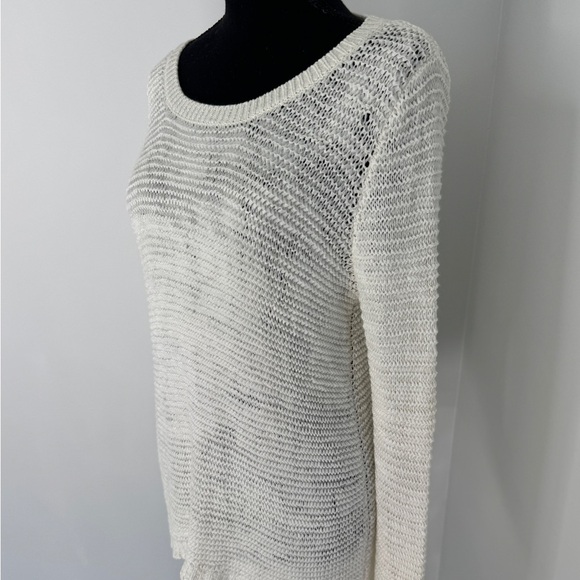 Divided White Oversized Tall Stretchy Sweater (M) - Picture 3 of 10